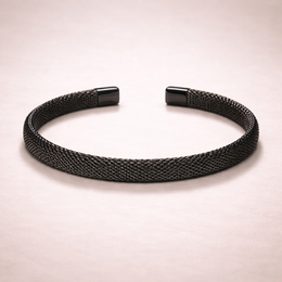 Evara™ Noir Mesh Cuff
